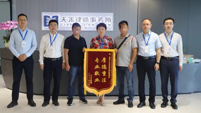 选择商标注册查询系统时，应关注以下功能：